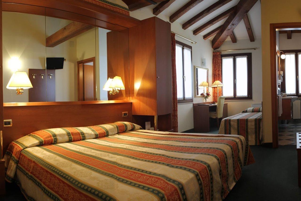 Hotel Antico Moro Chirignago-Zelarino Luaran gambar